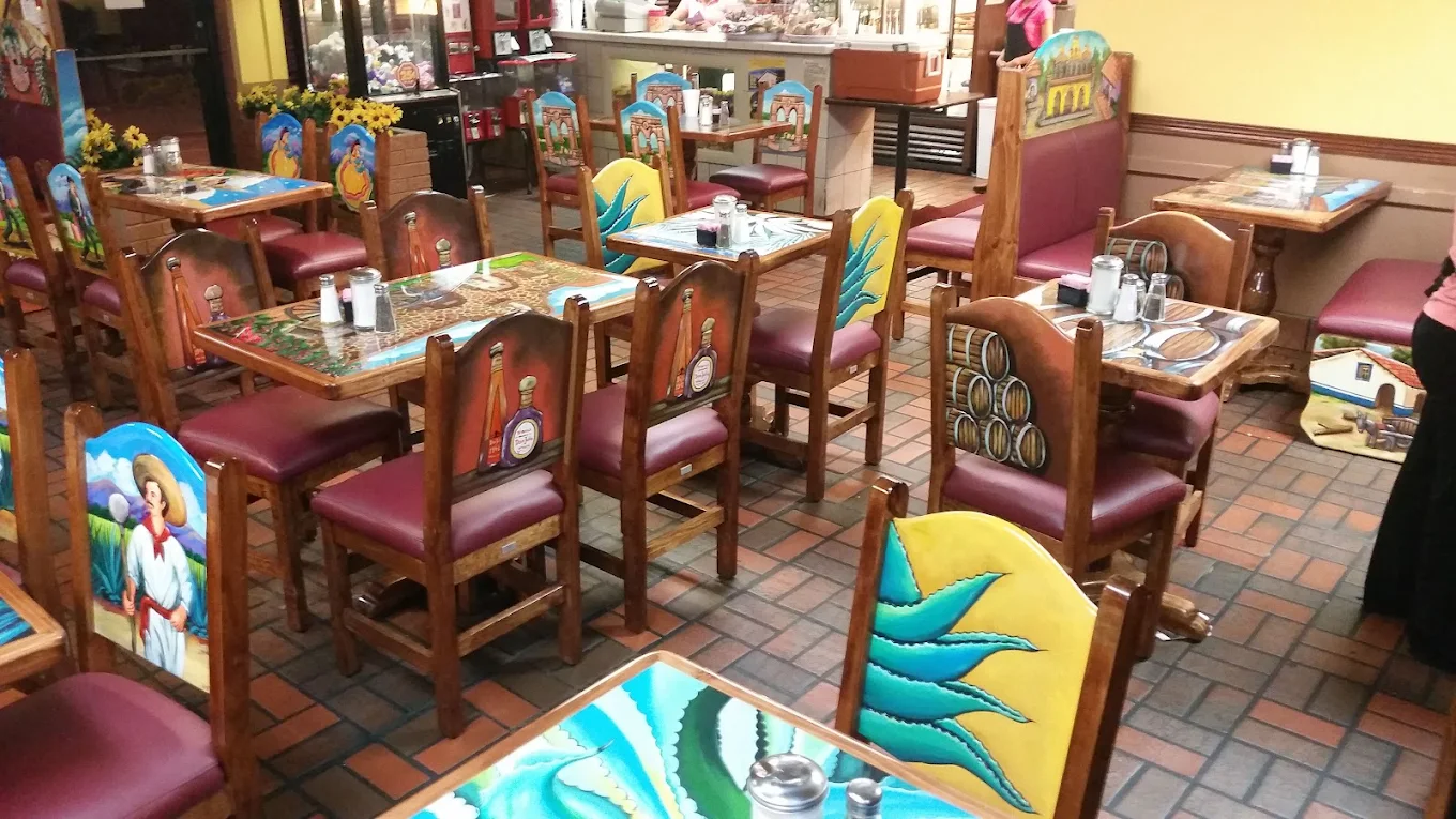 Restaurant interior 8